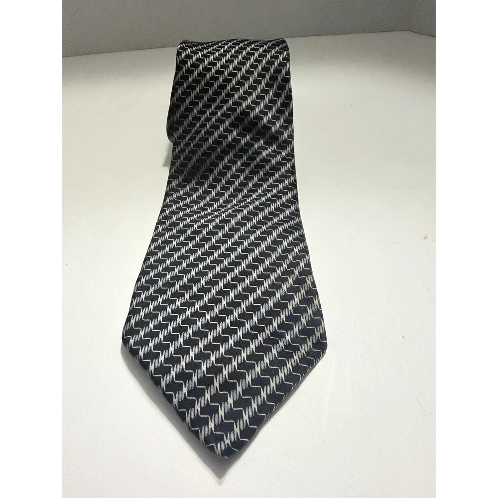 Geoffrey Beene Mens Silk Necktie Black Grey Blue Geometric Pattern Hand Made